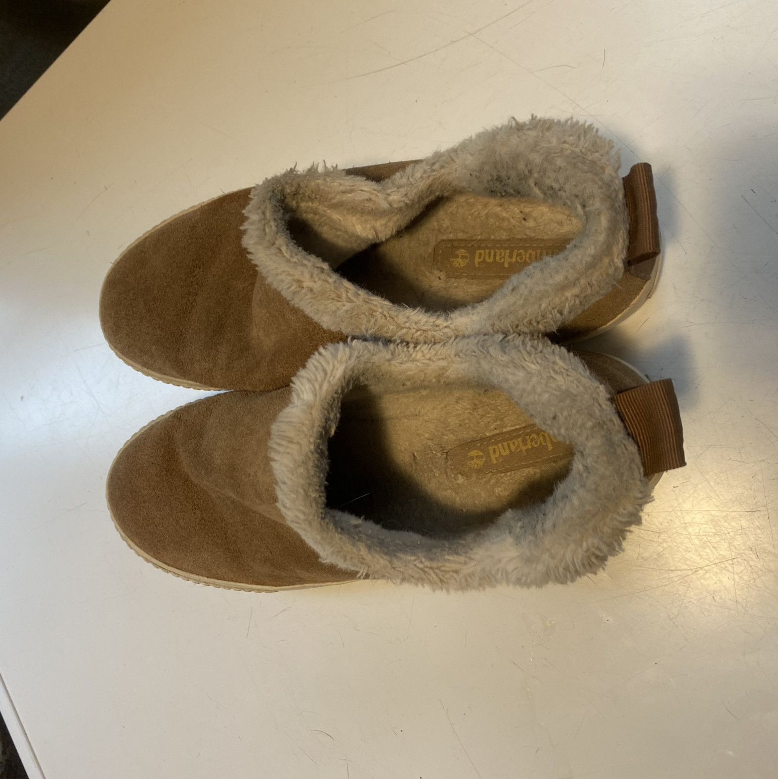 WORN TIMBERLAND FUR SLIPPERS
