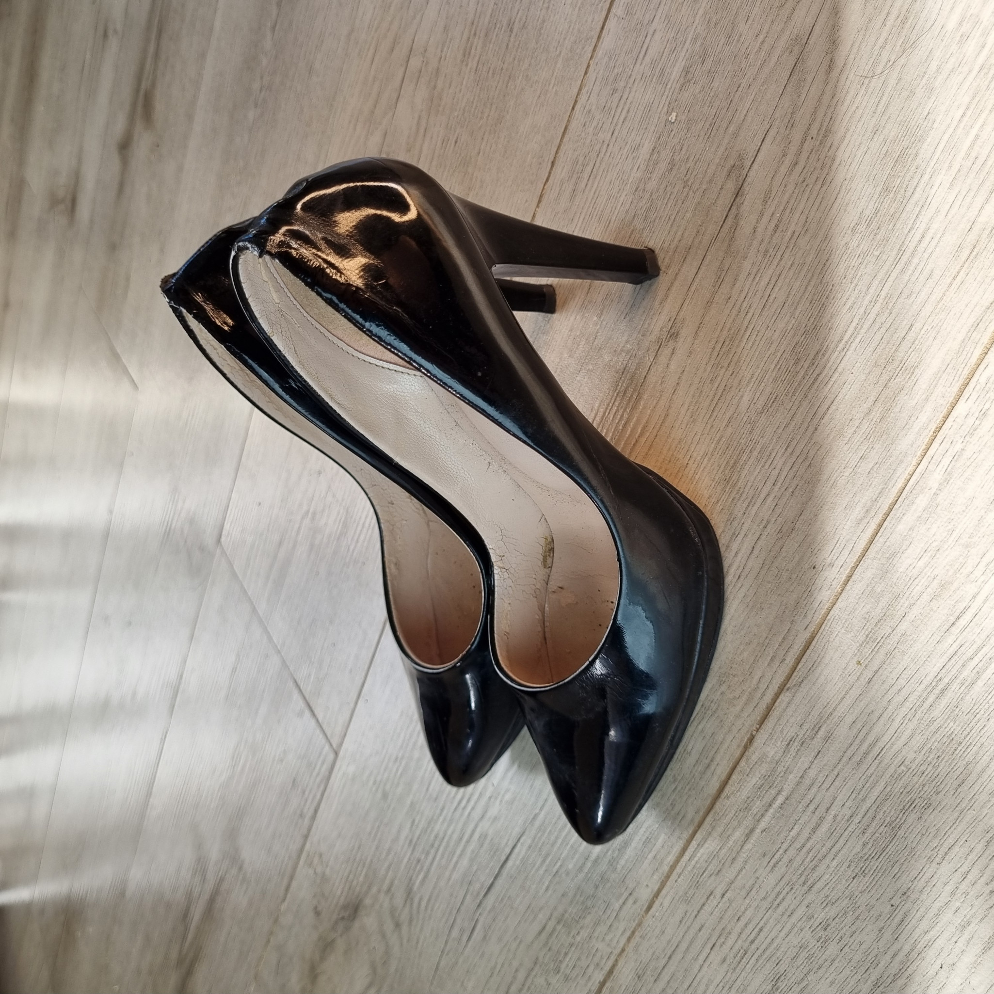 Black patent leather pointed toe heels