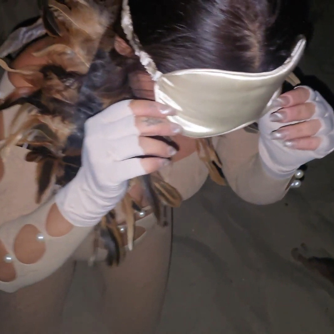 Ropa Usada Fucked by a Herd in the Dark Gangbang