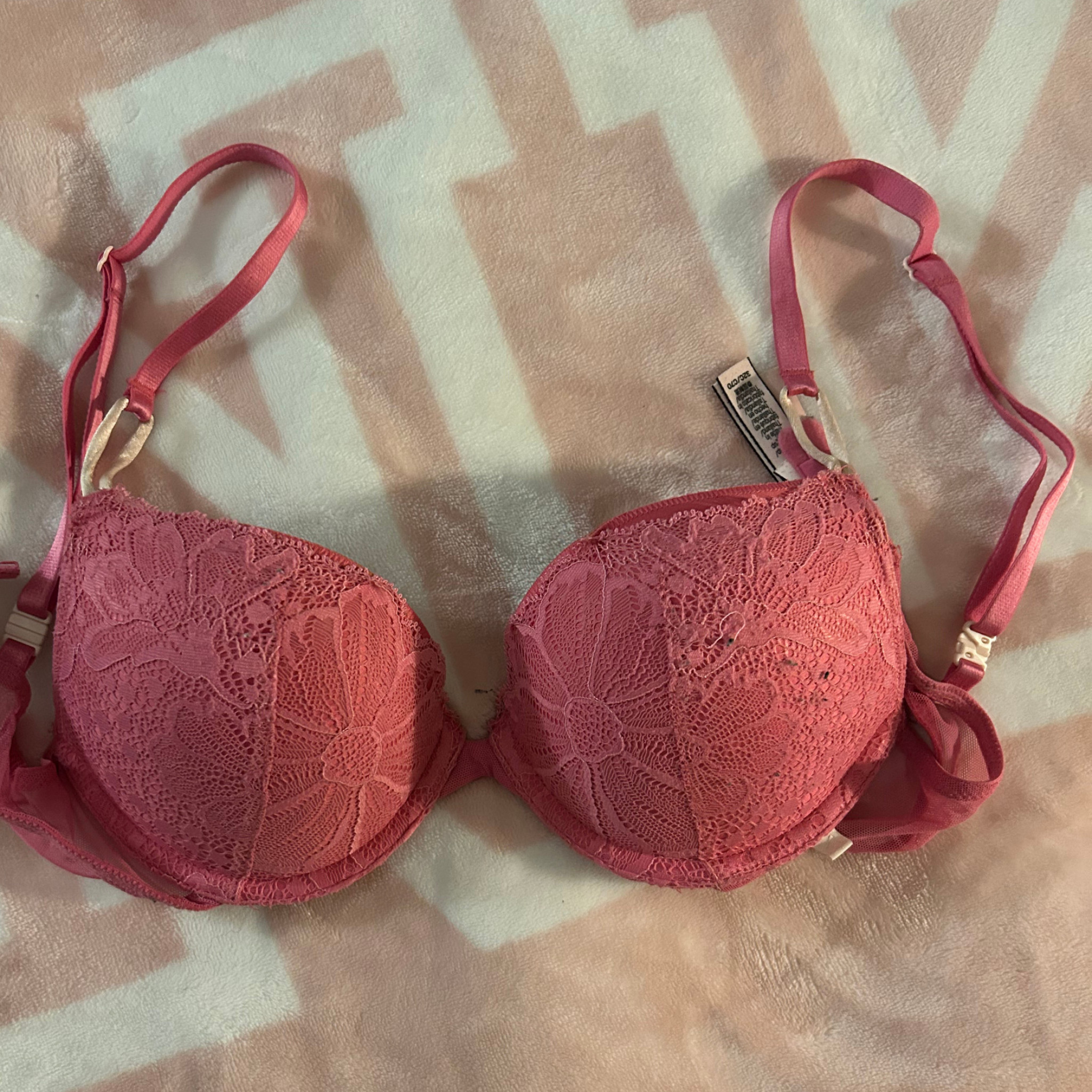 Personal Collection: Victorias Secret Bra  PINK LACE