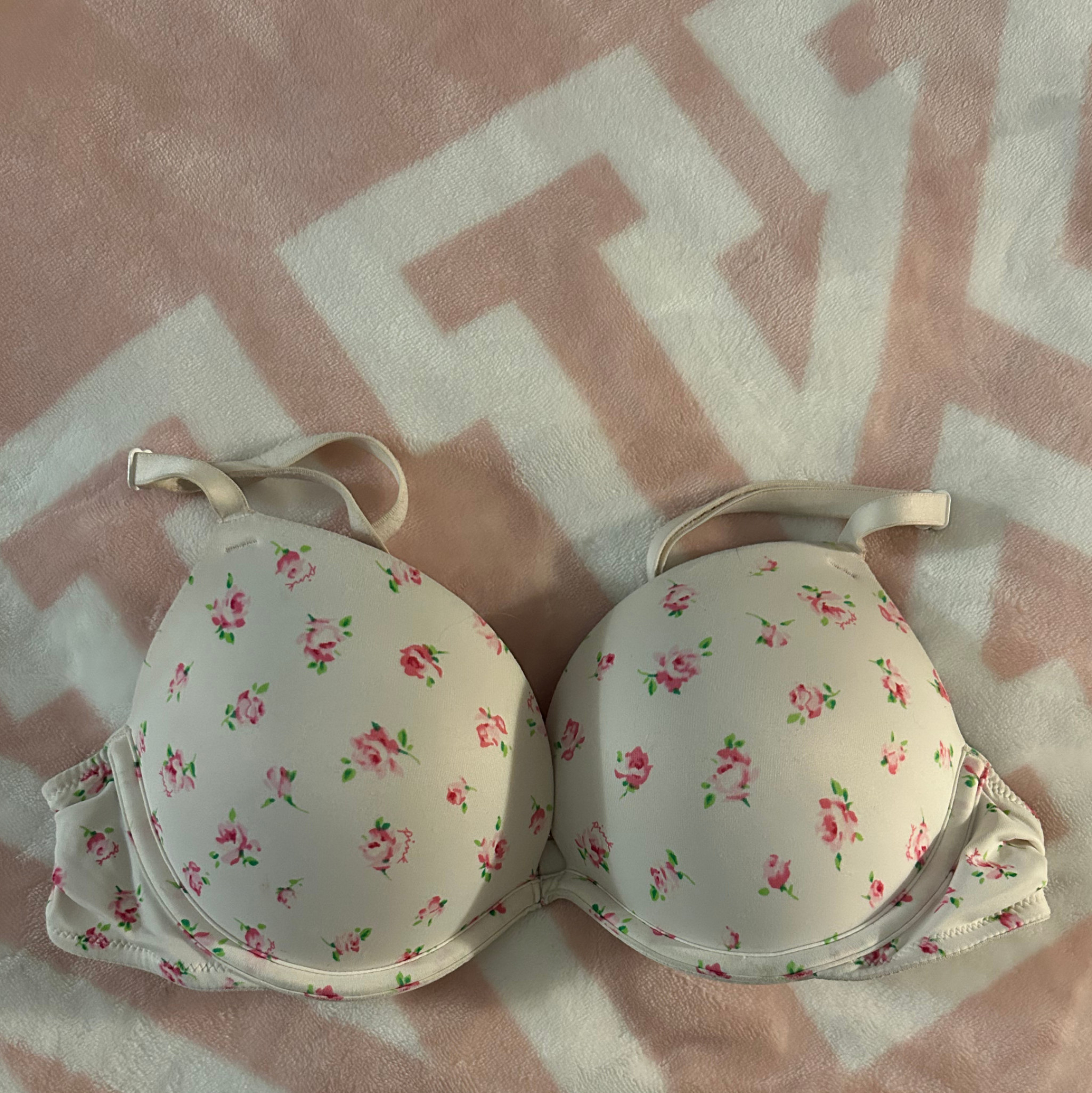 Personal Collection: Victorias Secret Bra  WHITE FLORAL