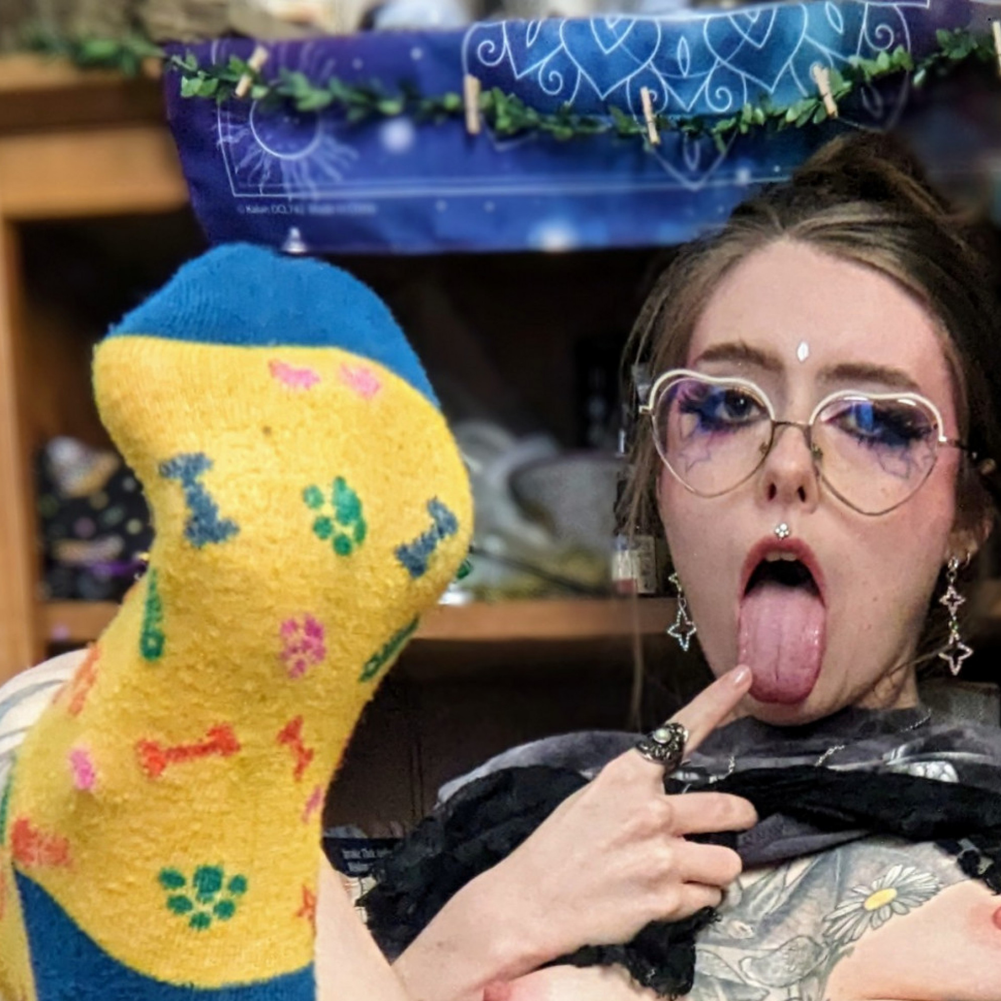 Yellow Socks and Pussy