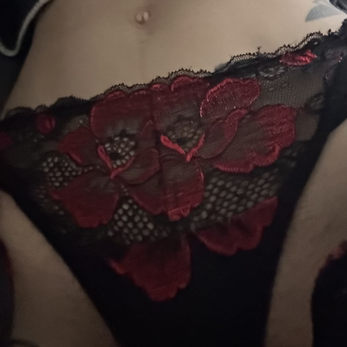 Panties with roses