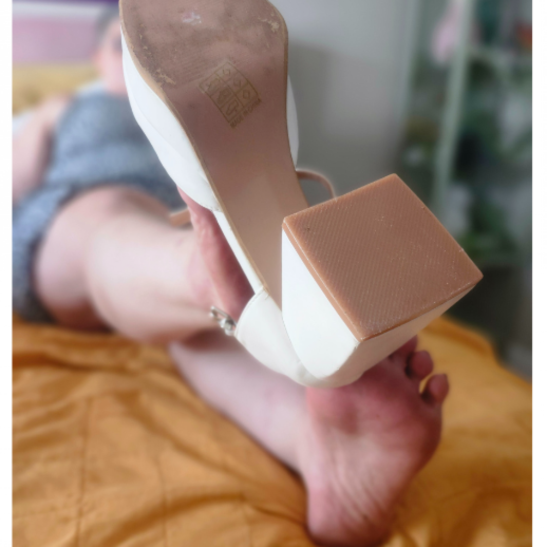 PERSONALIZED FESTIVE FEET PHOTOSET