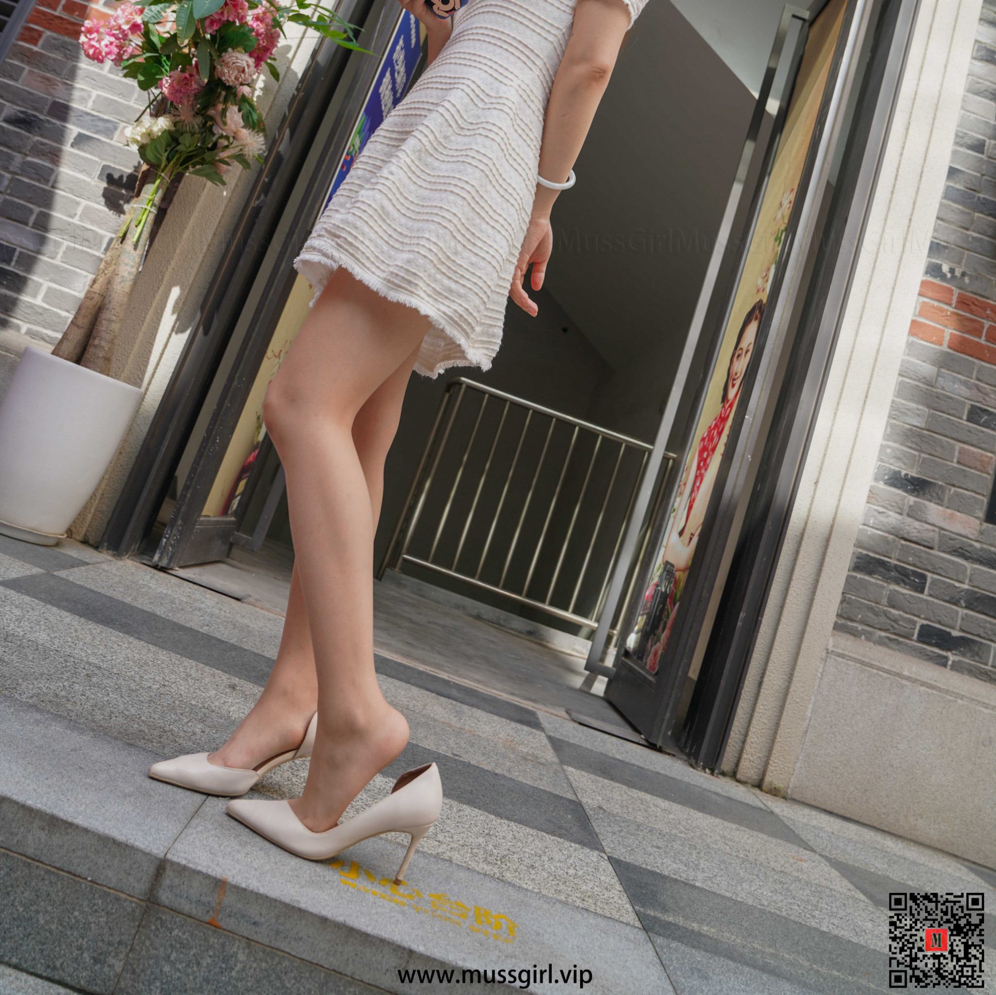 Sexy and beautiful young woman Xiao Jie photo album 5