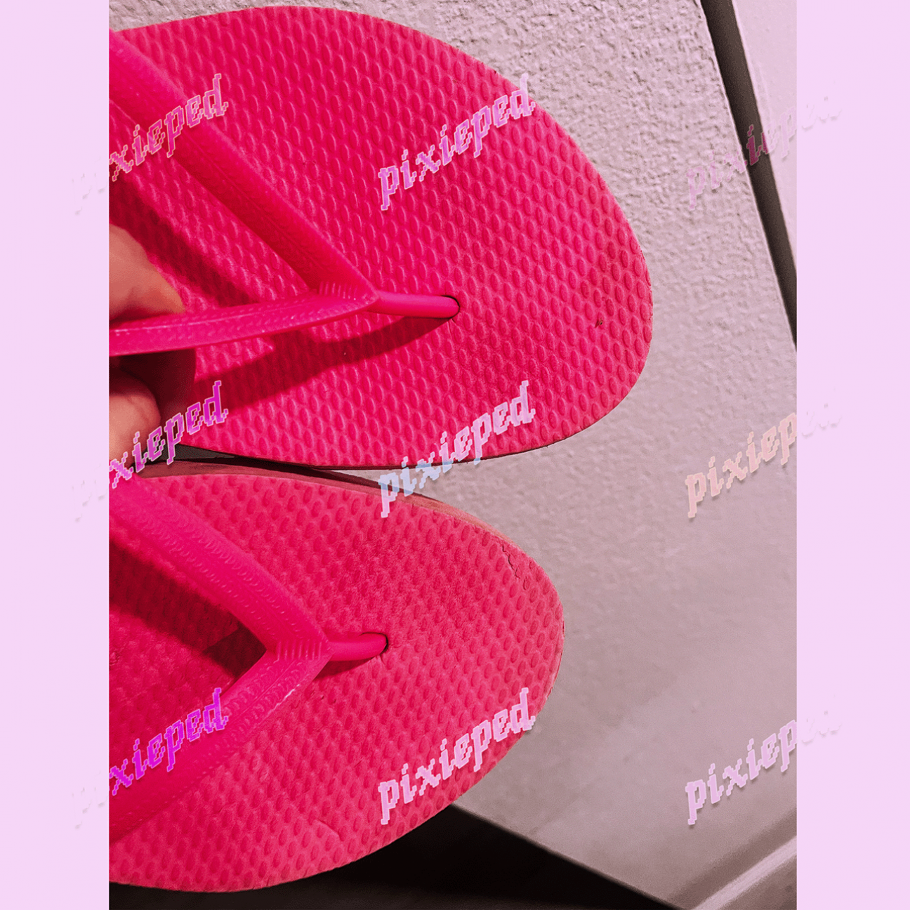 hot pink shower flip flops w TOE PRINTS