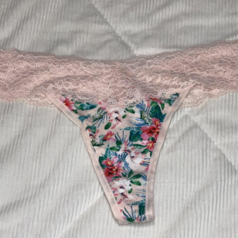 SALE Floral w Lace
