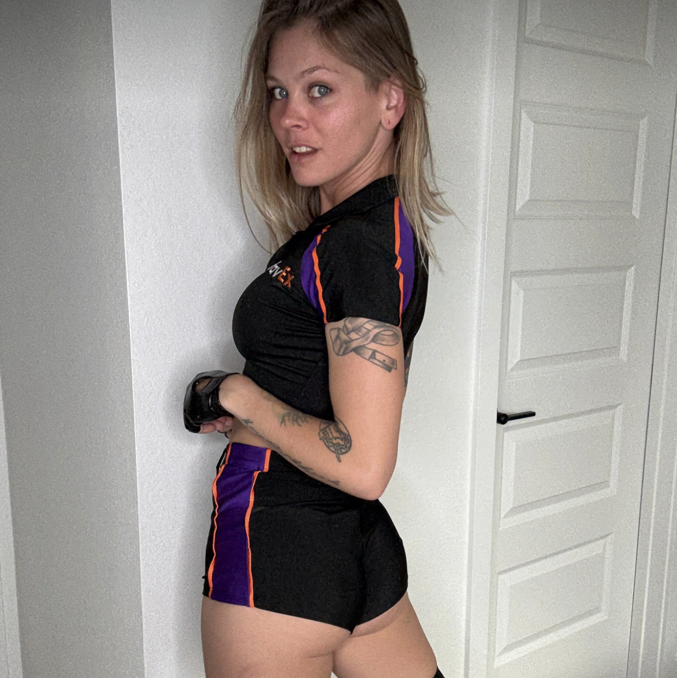 Mail girl costume used for content