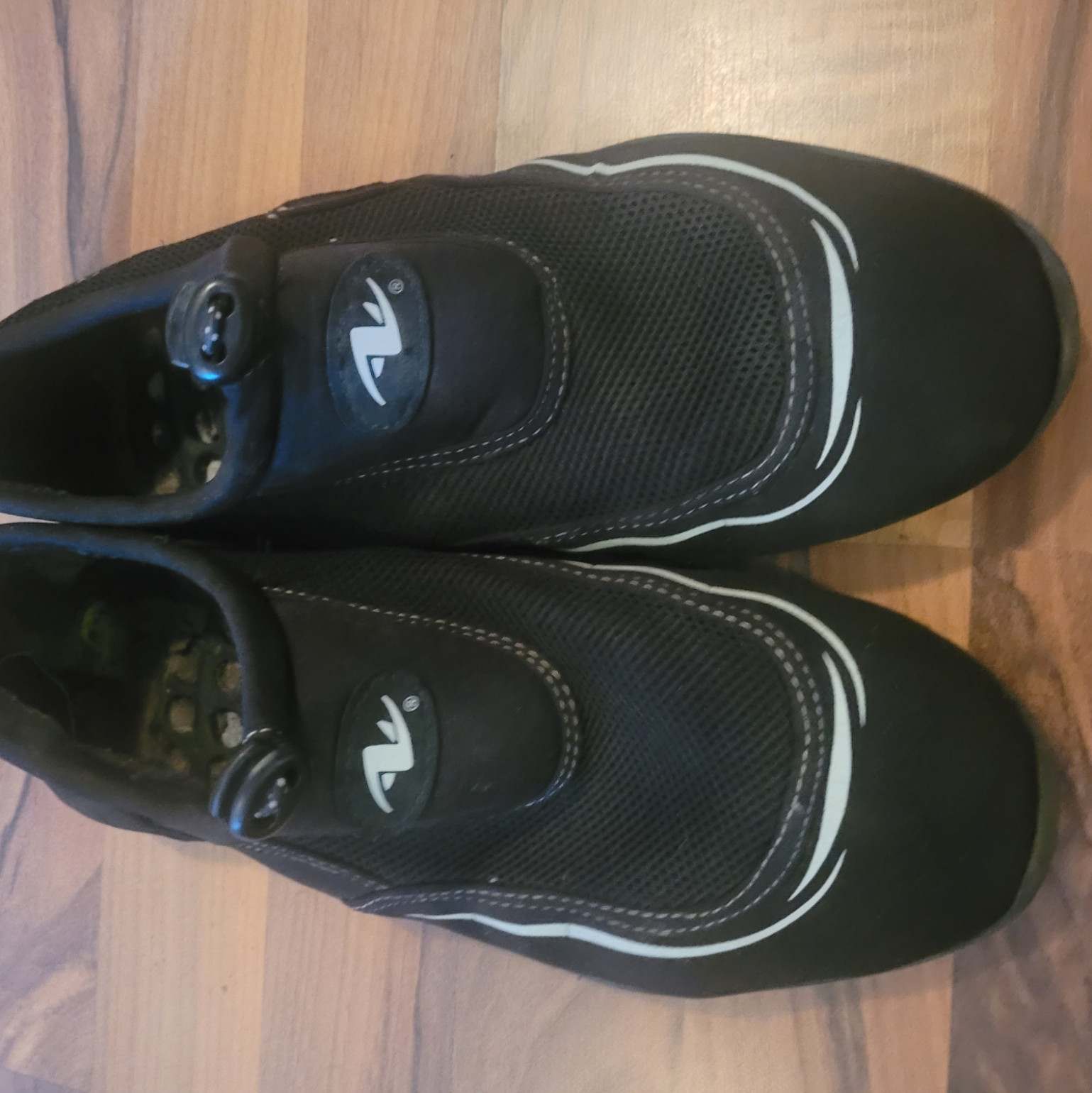 Black water shoes
