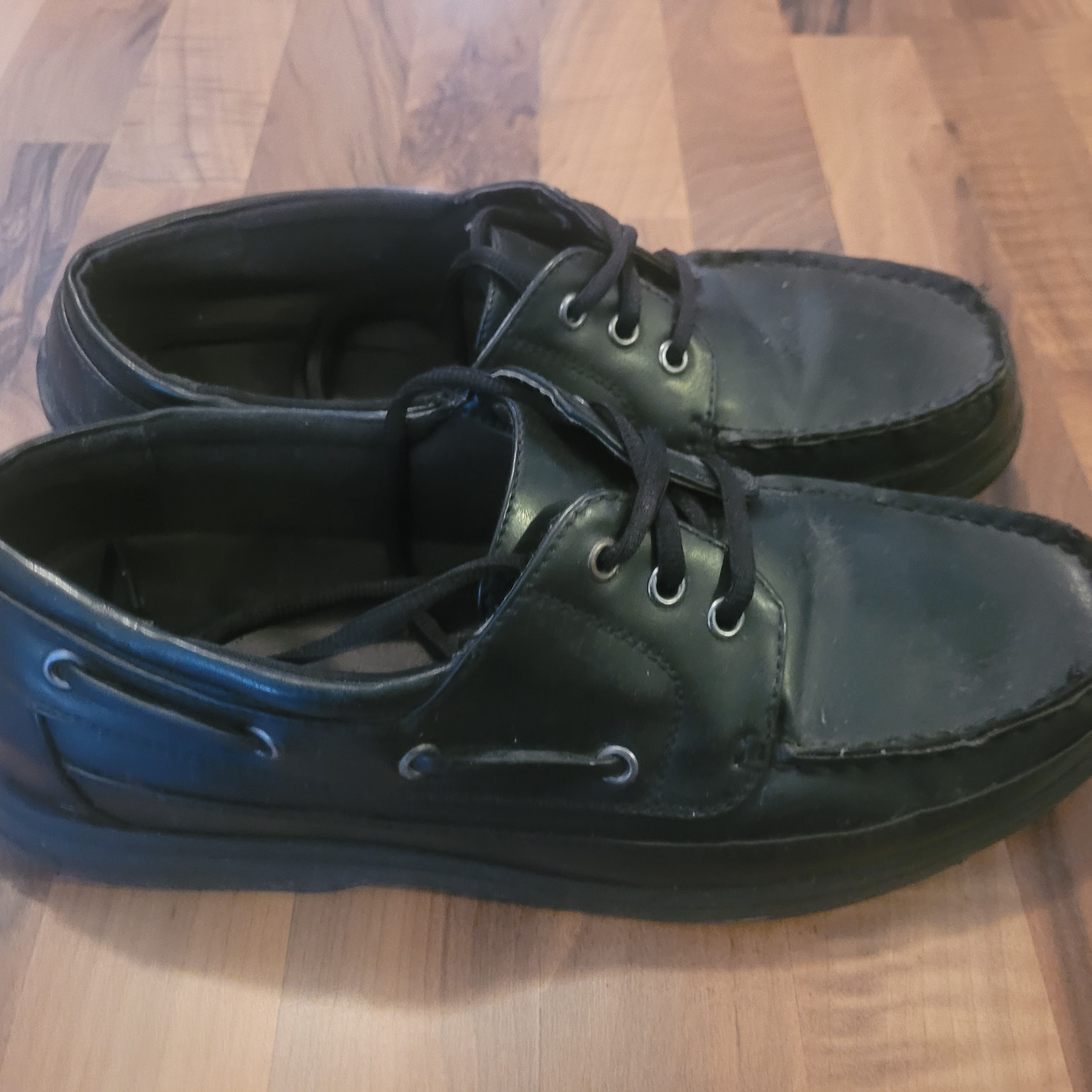 Black boat shoes