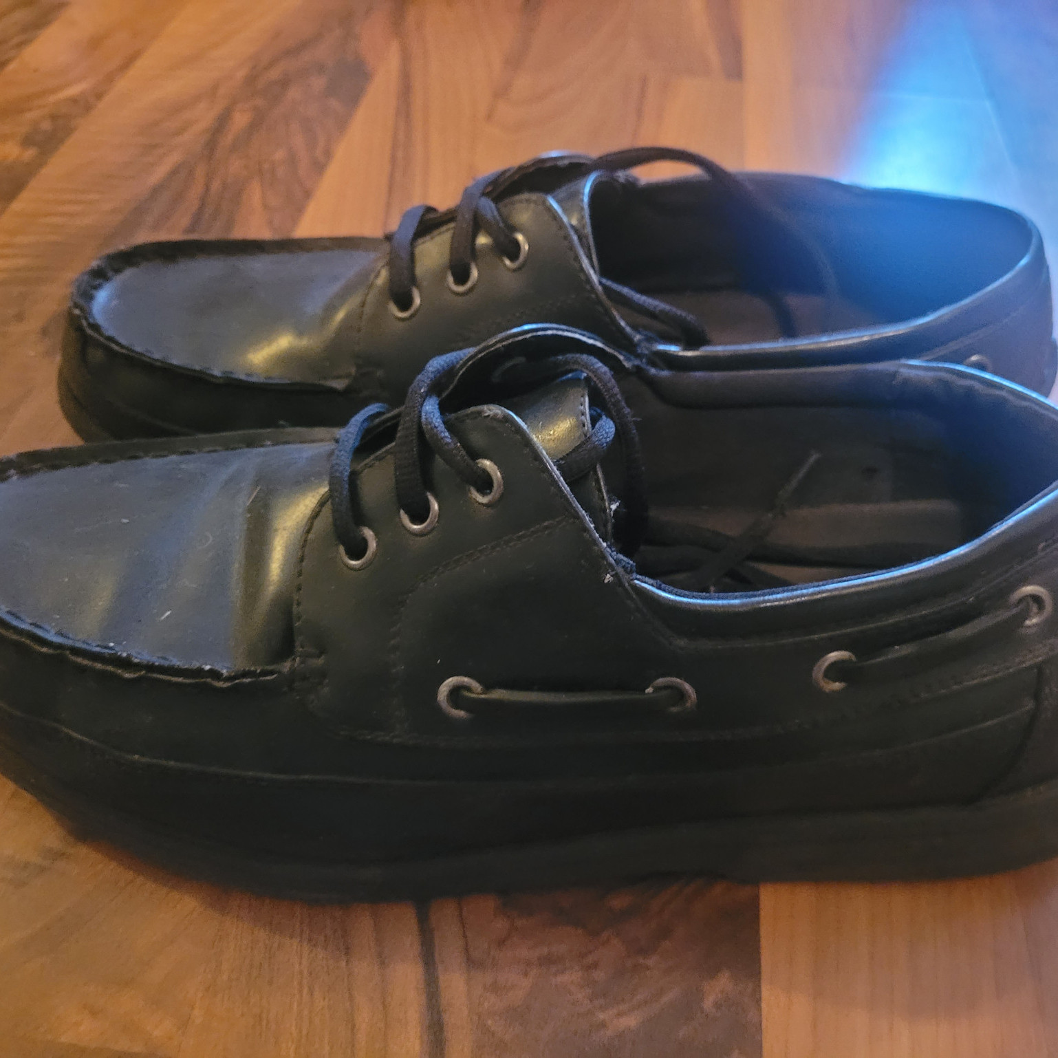 Black boat shoes
