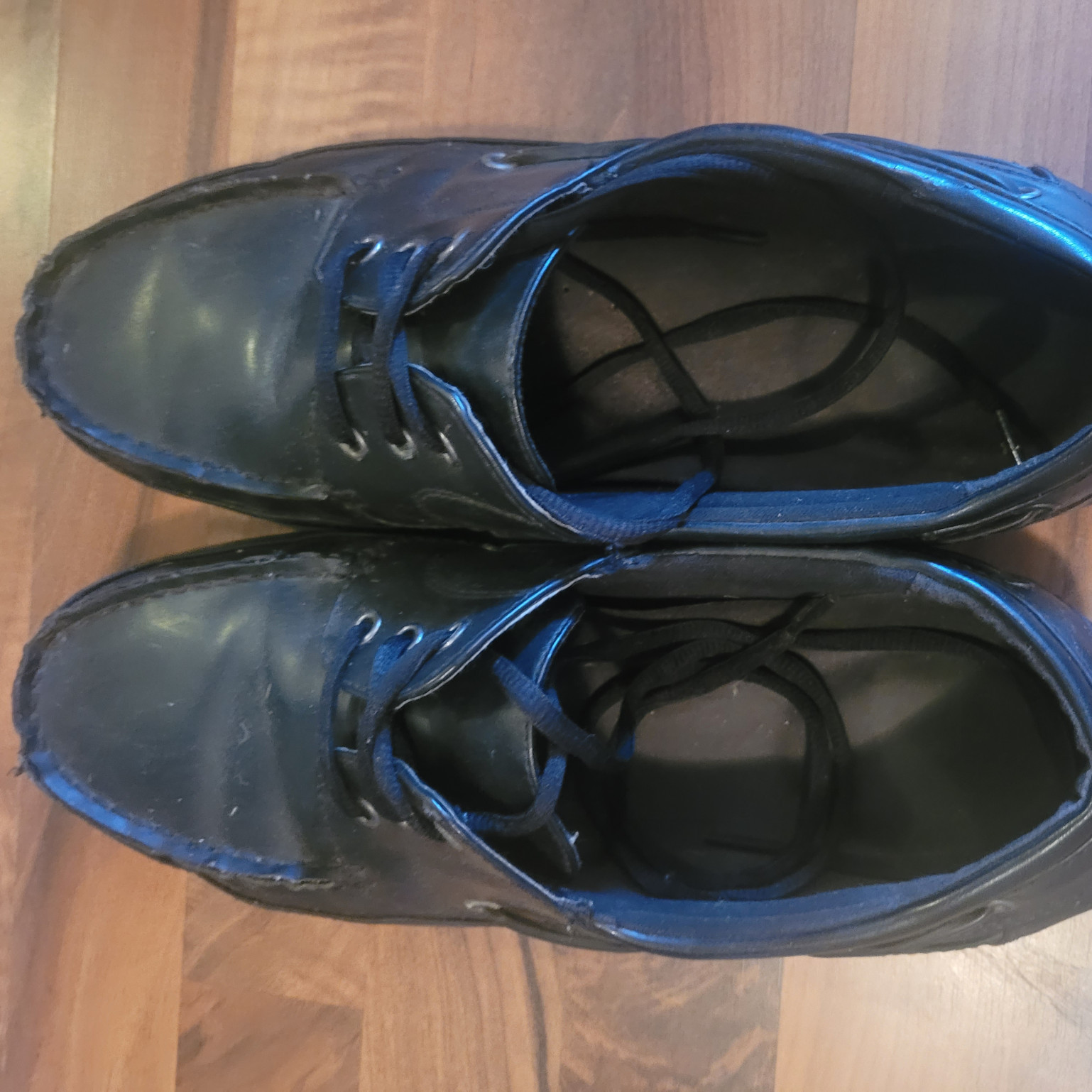 Black boat shoes