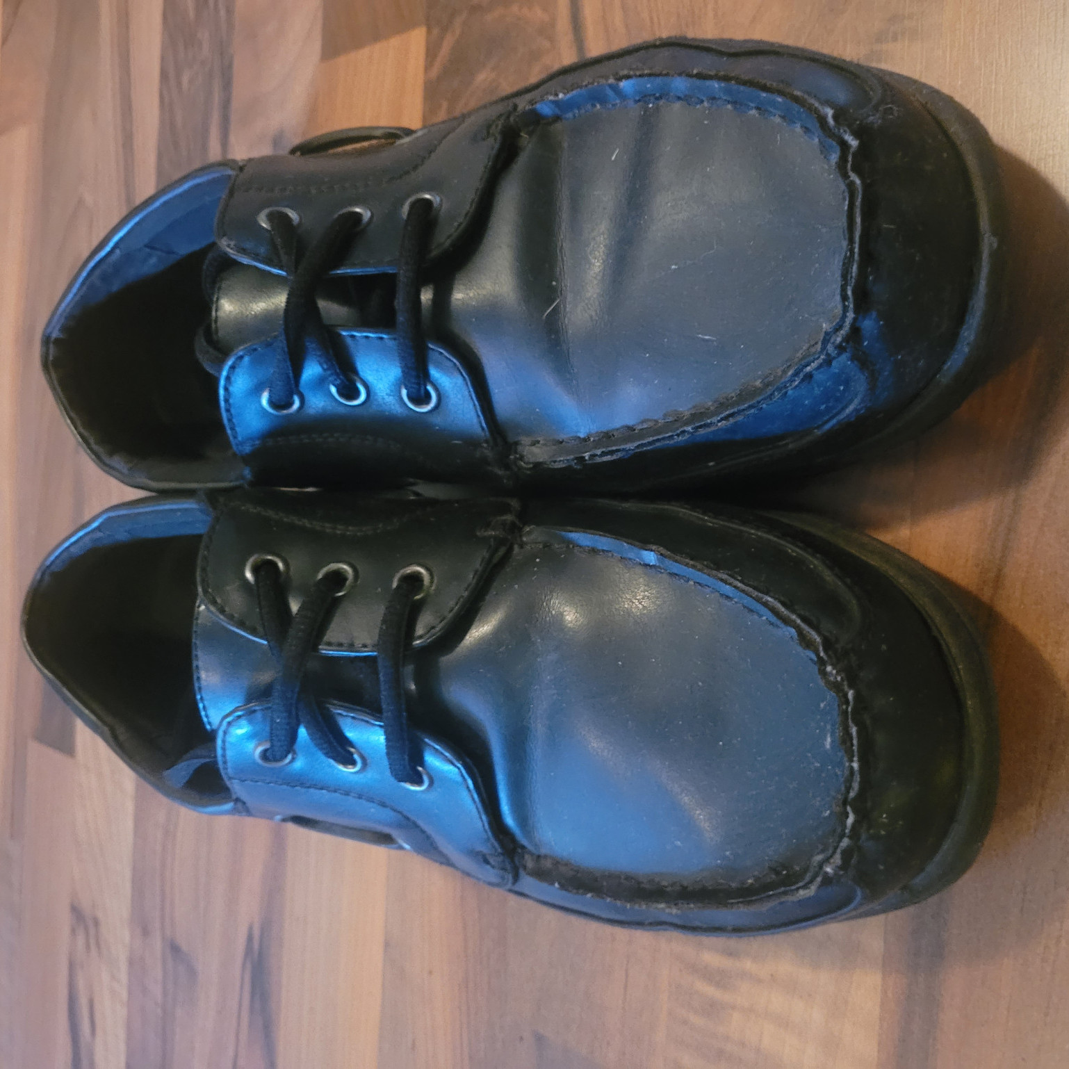 Black boat shoes