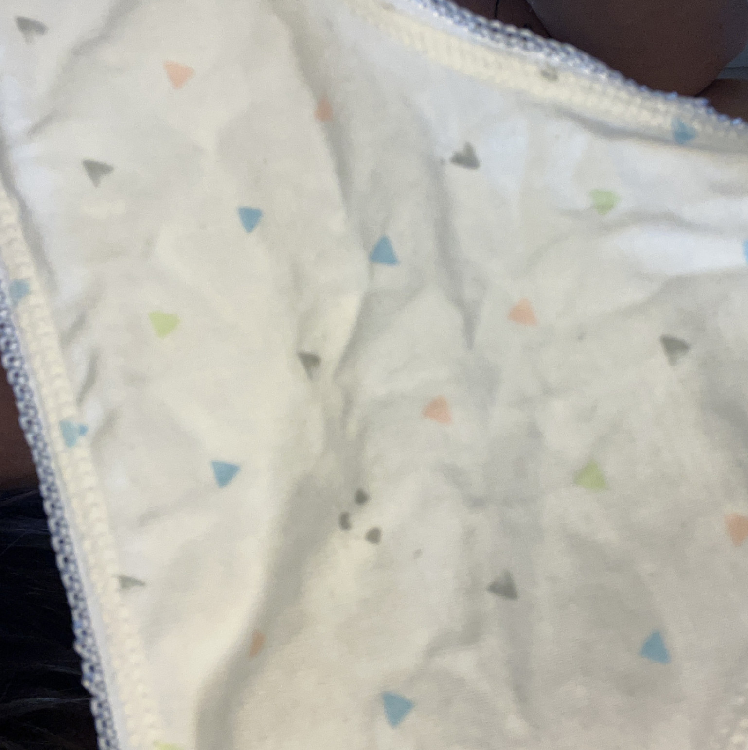 Color triangle thong
