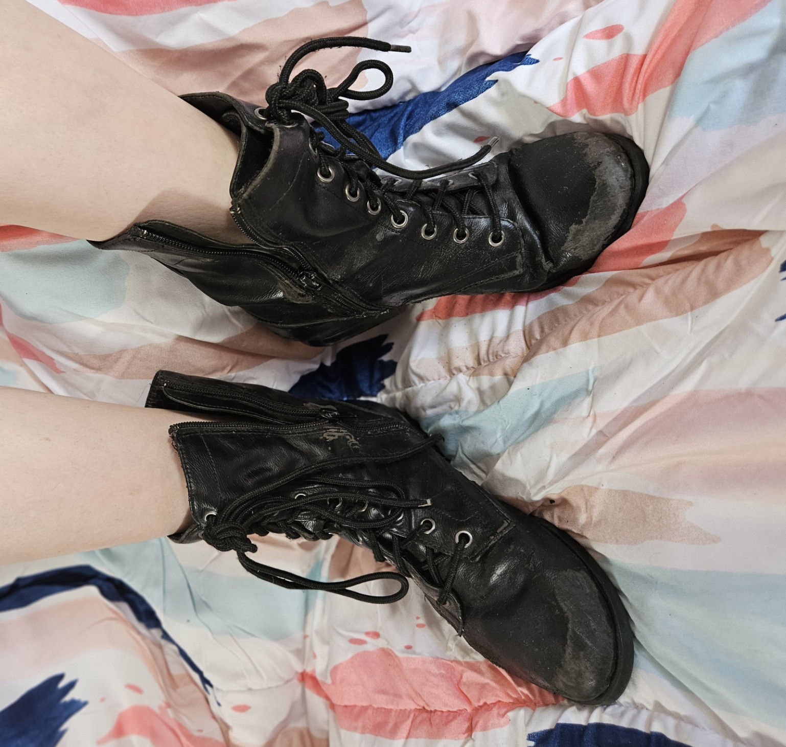 VERY VERY Worn Boots