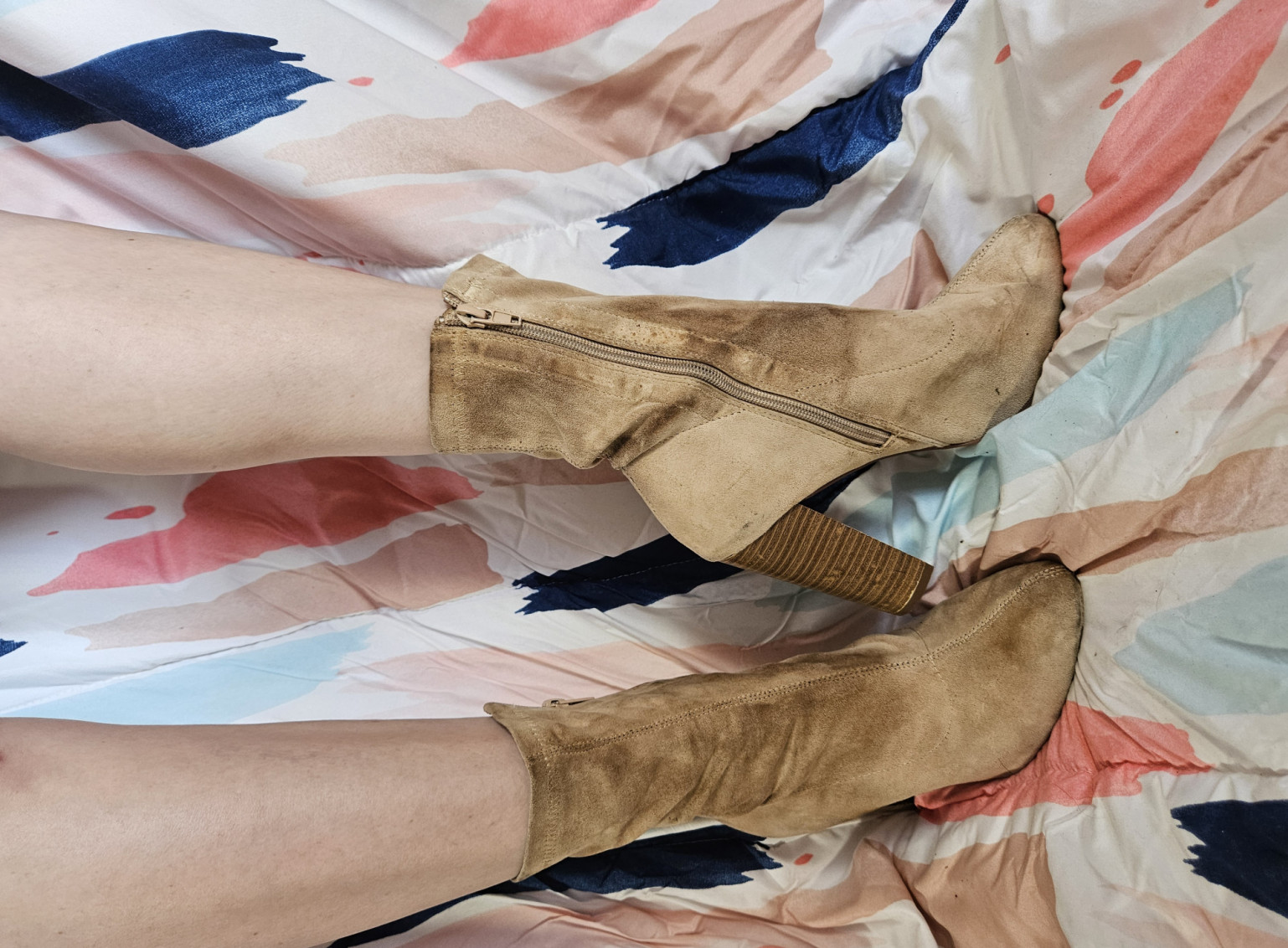 Very Worn Dirty Heel Boots size 8