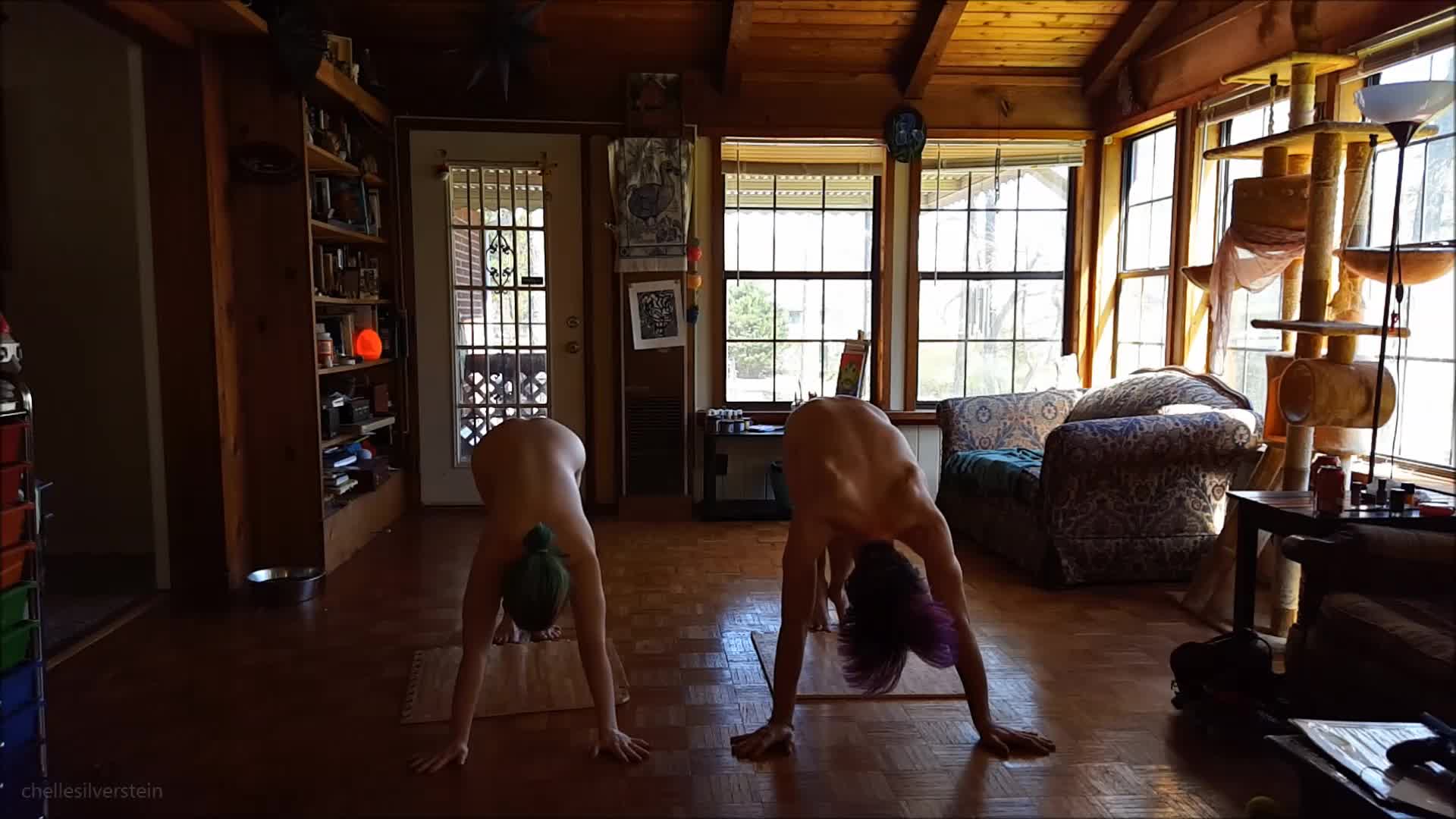 Chellelovesu - Couples clothed/unclothed yoga - ManyVids