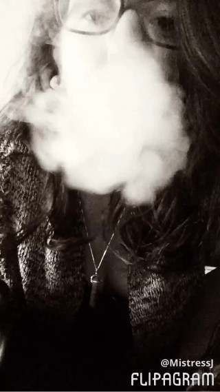 Quickie Smoke Fetish and HOT Boots M1stressJade