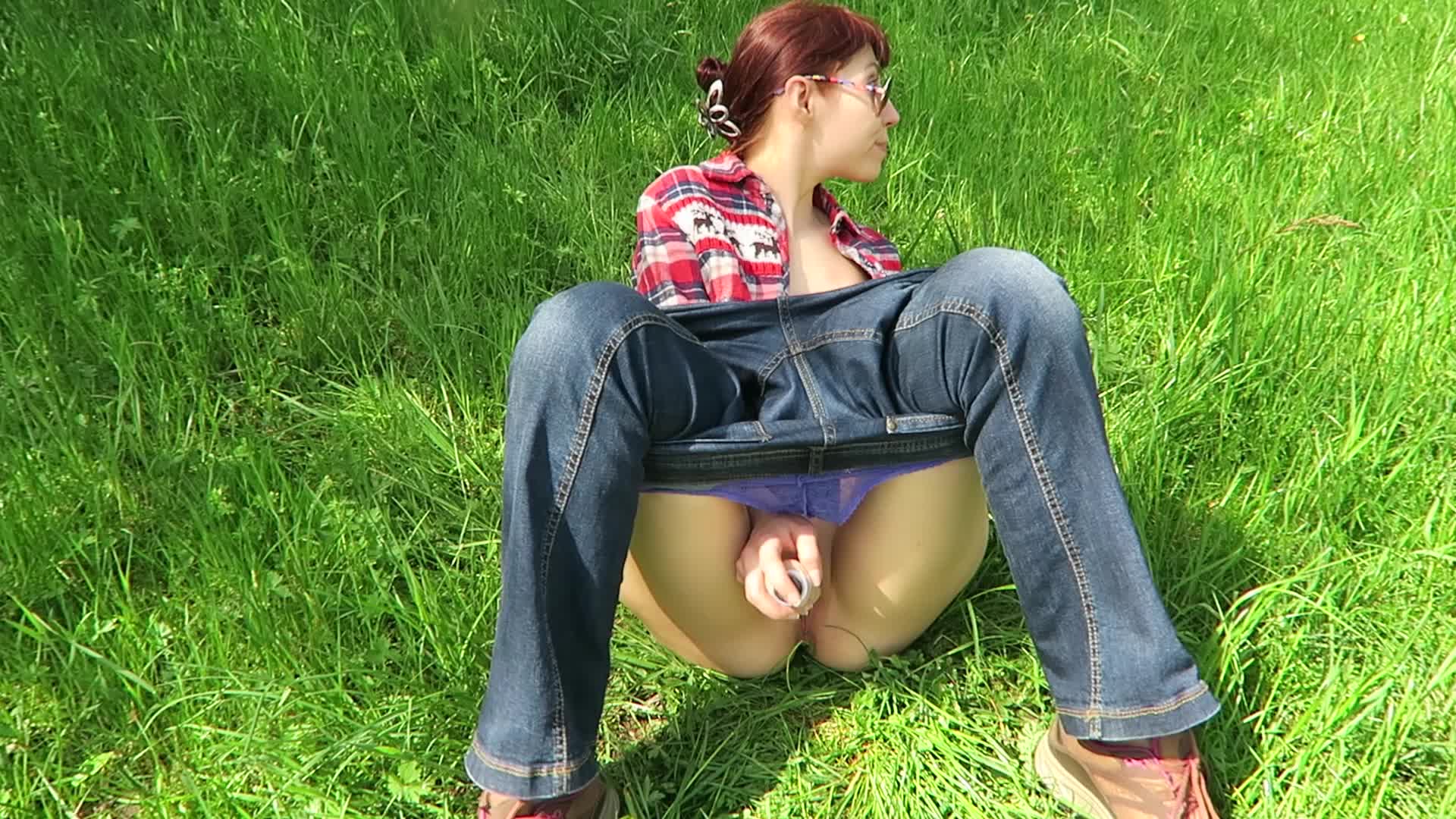 Outdoors Orgasm, Trying Not 2 Get Caught